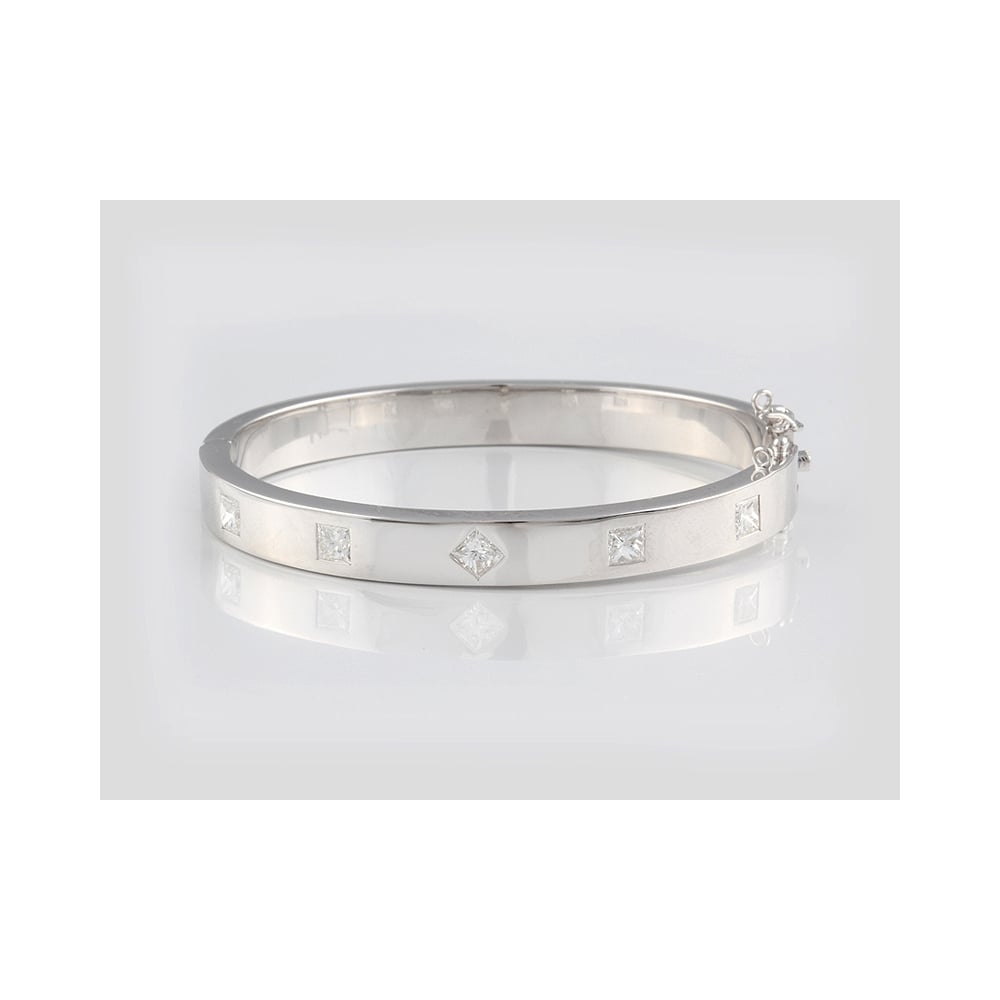Heavy Weight 18ct White Gold Diamond Set Bangle 1.53ct