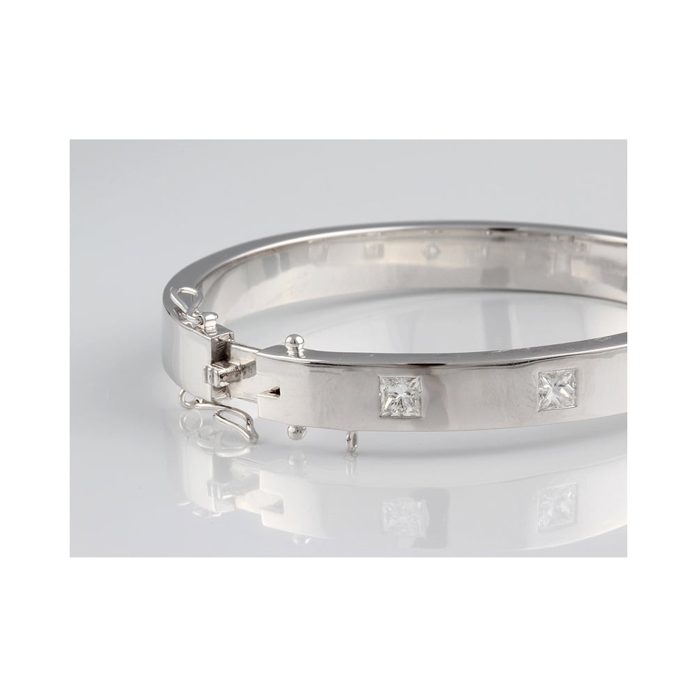 Heavy Weight 18ct White Gold Diamond Set Bangle 1.53ct