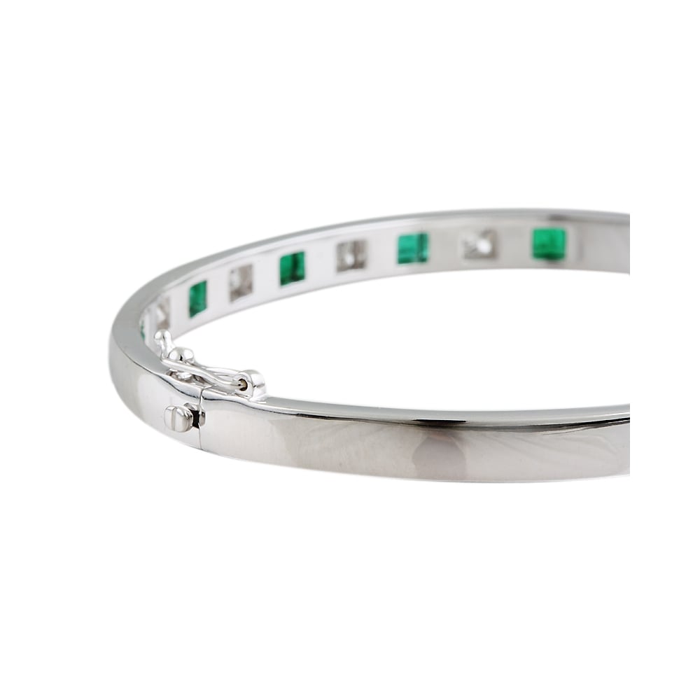 9ct White Gold Hinged Emerald 0.70ct And Diamond 0.59ct Bangle