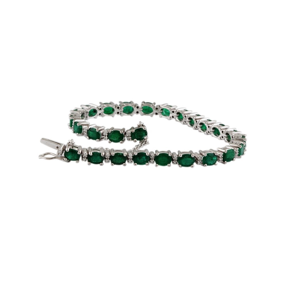 9ct White Gold Emerald 8.45ct And Diamond 0.24ct Line Bracelet