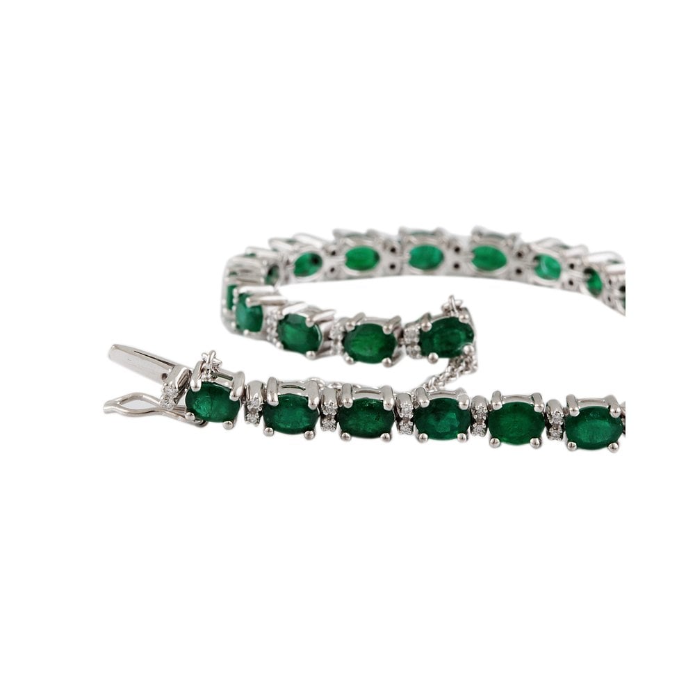 9ct White Gold Emerald 8.45ct And Diamond 0.24ct Line Bracelet