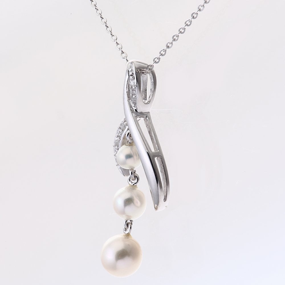 SPARKLD 9ct White Gold Pearl Kiss 0.02ct Diamond Pendant Necklace