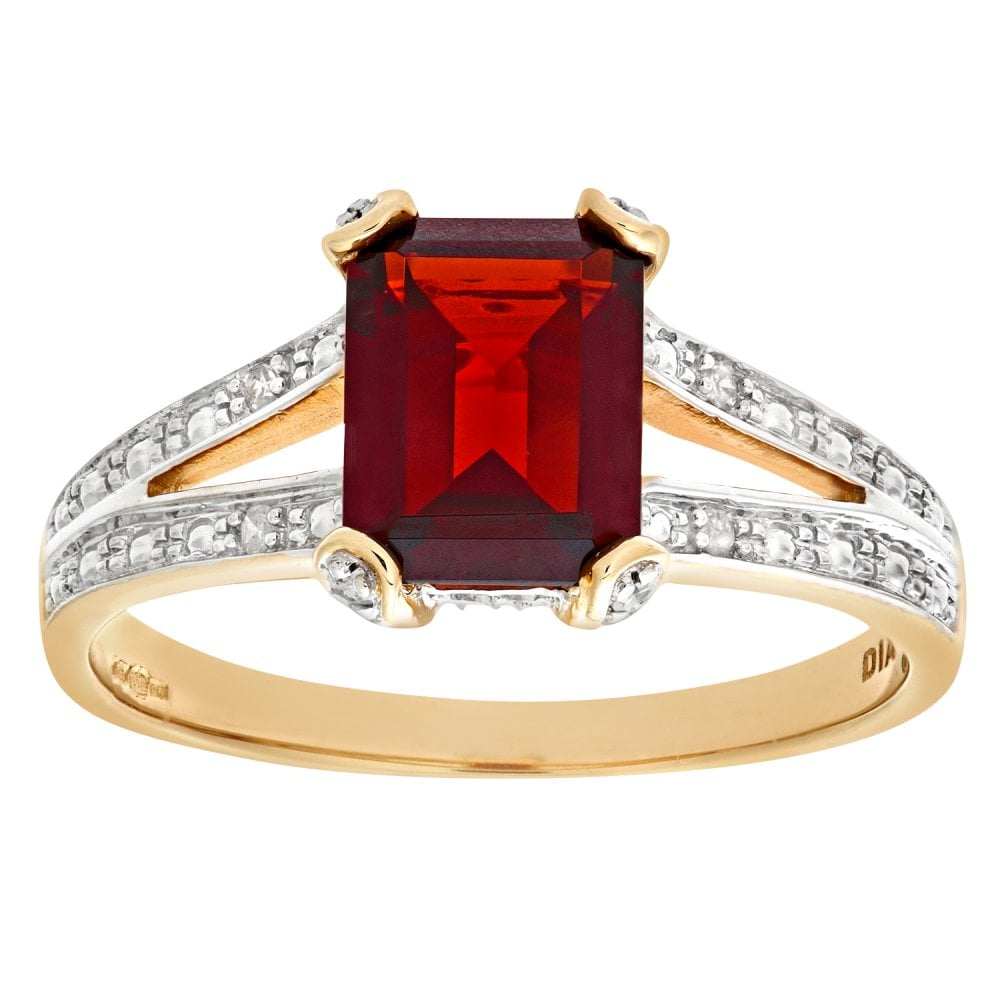 SPARKLD 9ct Yellow Gold Single Stone Garnet with 0.13ct Diamond Set Collette and Shoulders Ring