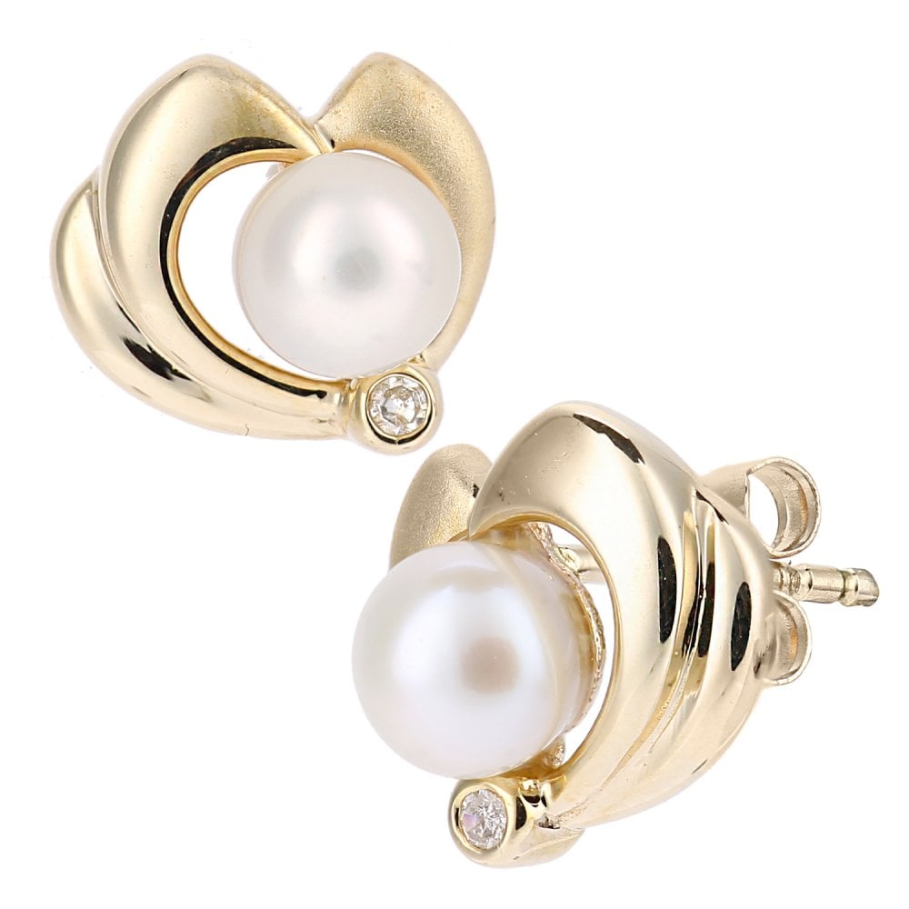 SPARKLD 9ct Yellow Gold Cultured Pearl Heart And 0.02ct Diamond Stud Earrings