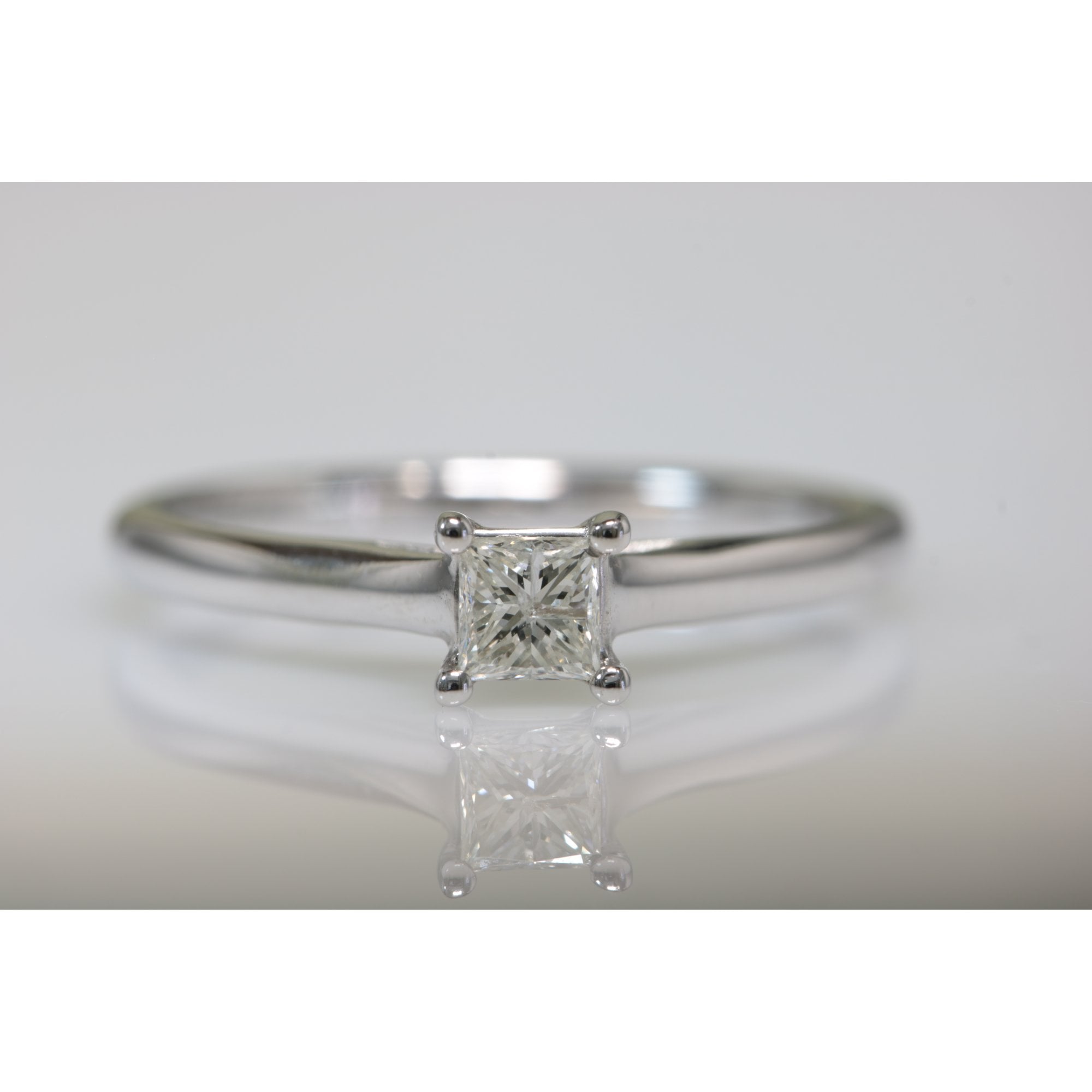 18ct White Gold Diamond Solitaire Ring 0.25ct