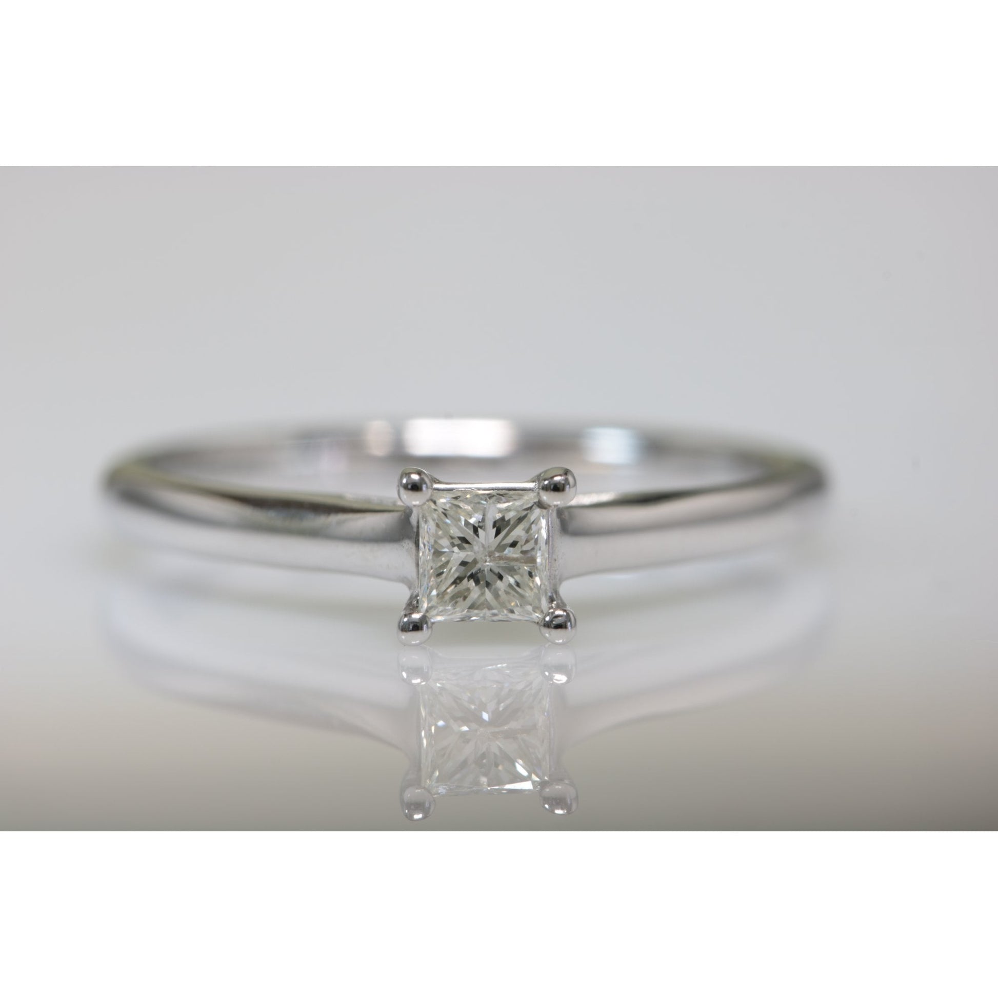 18ct White Gold Diamond Solitaire Ring 0.25ct