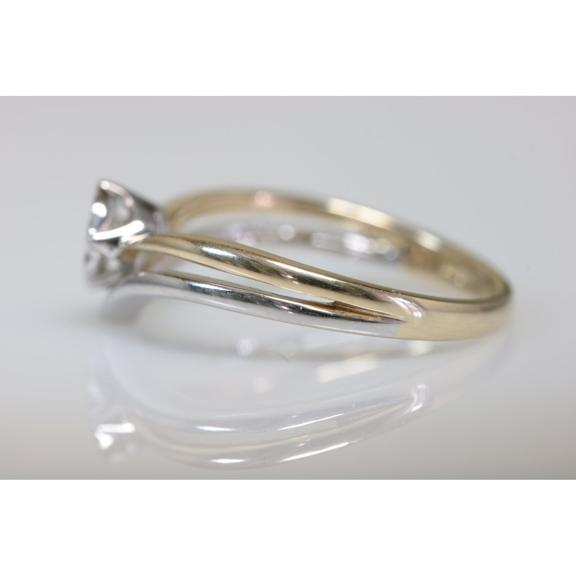 9ct Yellow And White Gold Single Stone Two Colour Diamond Ring 0.03ct