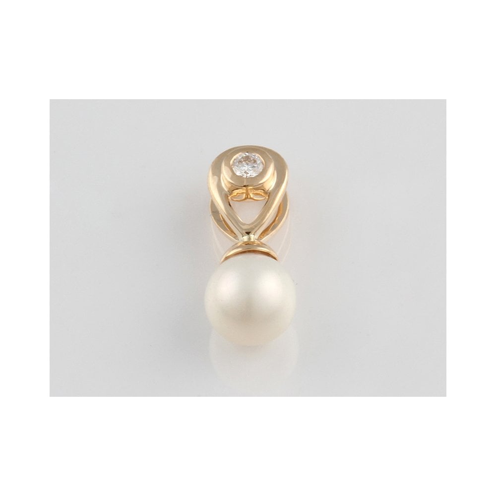 9ct Yellow Gold Pearl and Diamond Pendant