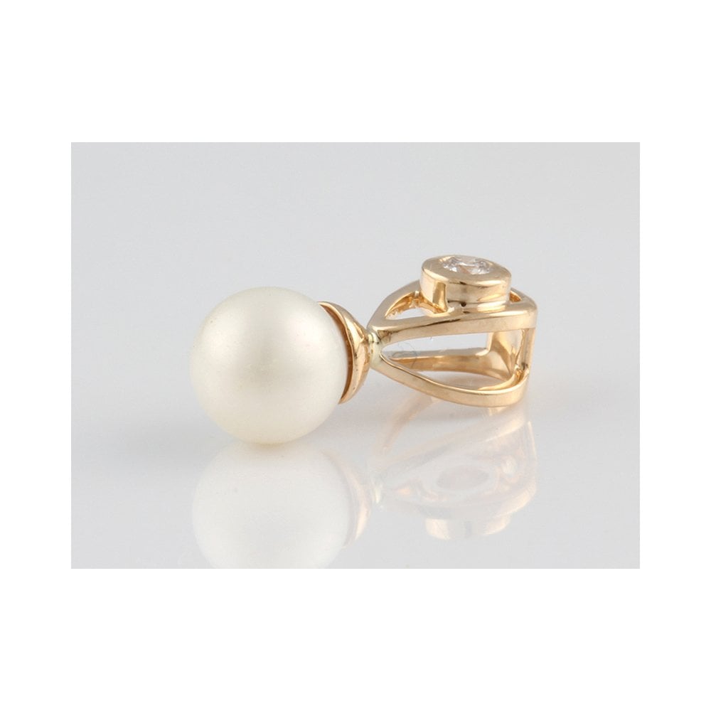 9ct Yellow Gold Pearl and Diamond Pendant