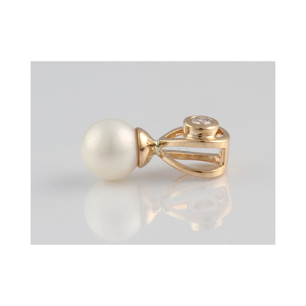 9ct Yellow Gold Pearl and Diamond Pendant