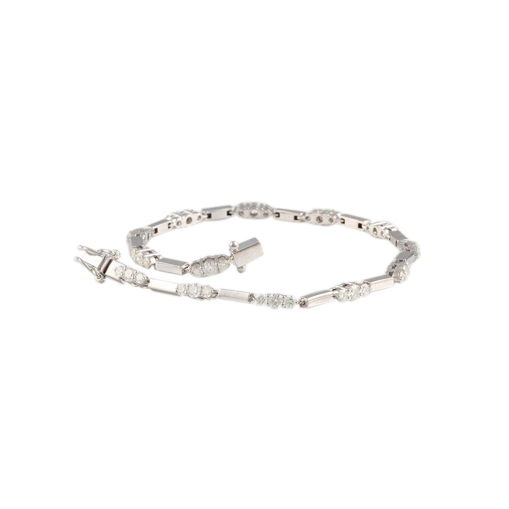 9ct White Gold Diamond And Bar Bracelet 2.43ct
