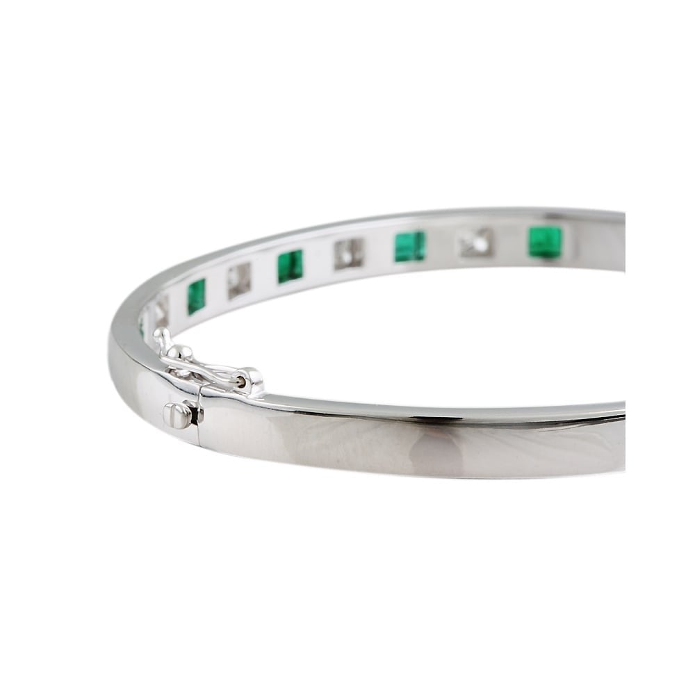 9ct White Gold Hinged Emerald 0.70ct And Diamond 0.59ct Bangle