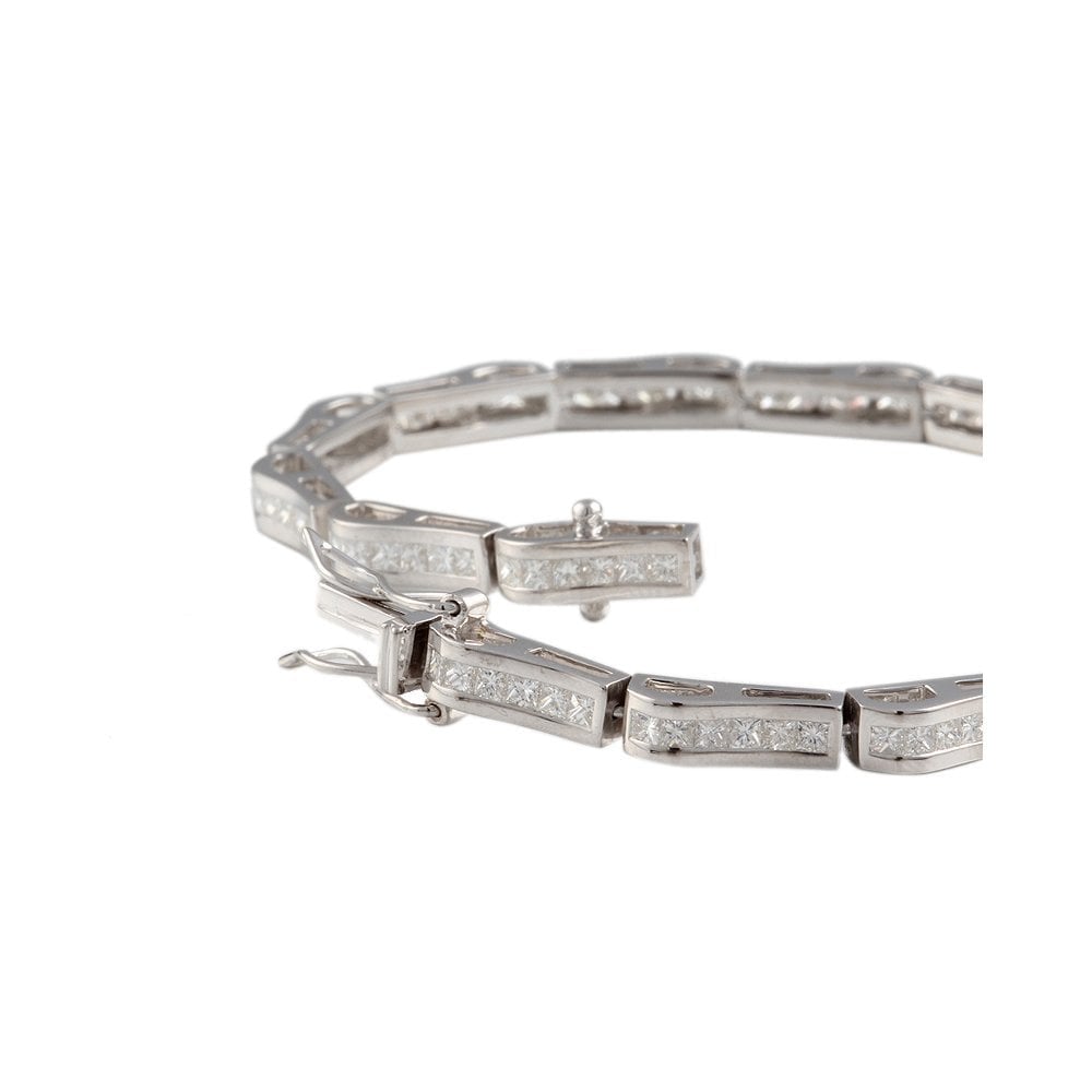 9ct White Gold Channel Set Curved Link Bracelet 3.26ct