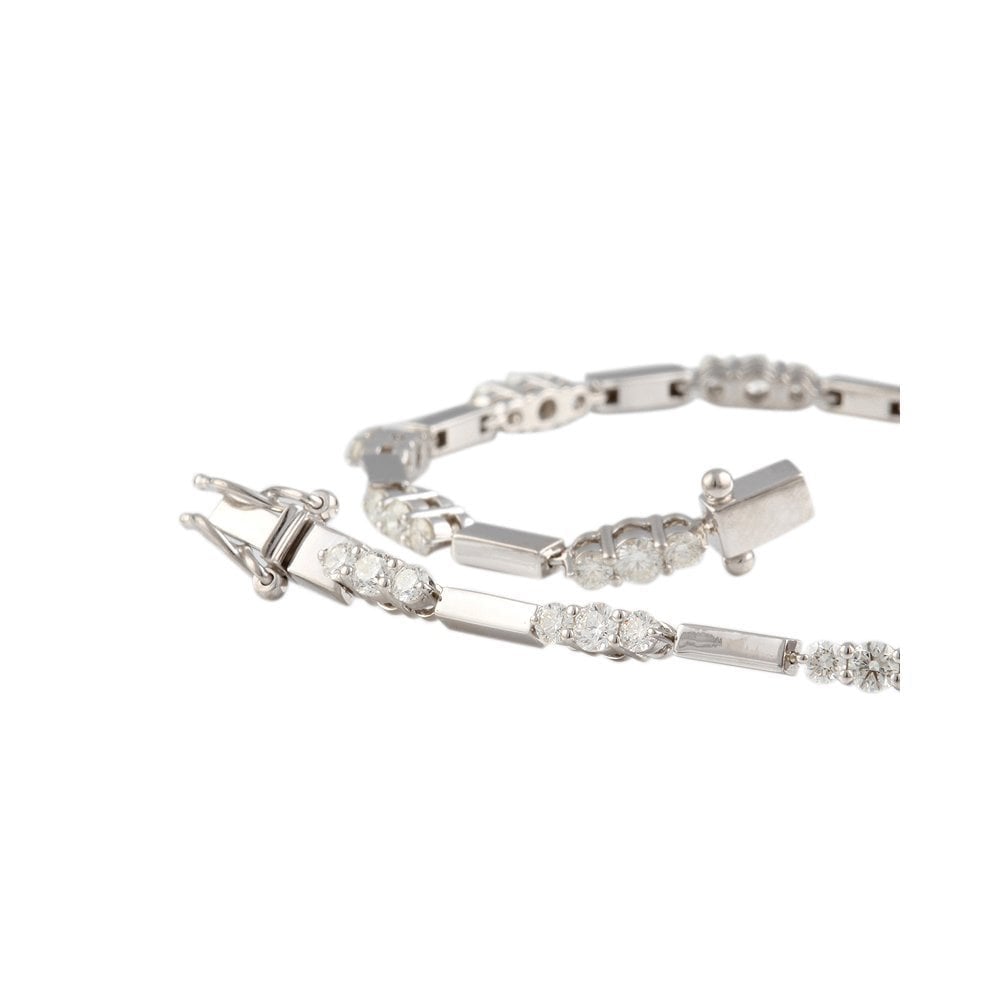 9ct White Gold Diamond And Bar Bracelet 2.43ct