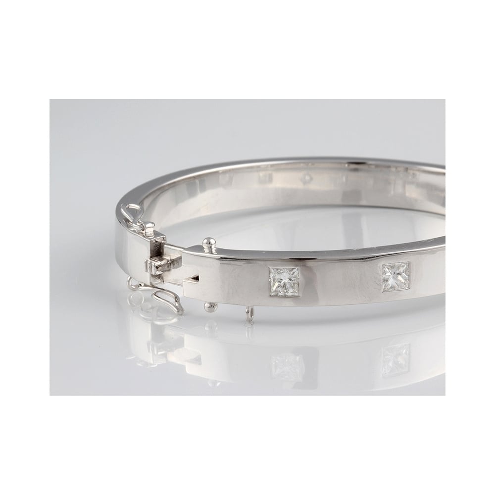 Heavy Weight 18ct White Gold Diamond Set Bangle 1.53ct