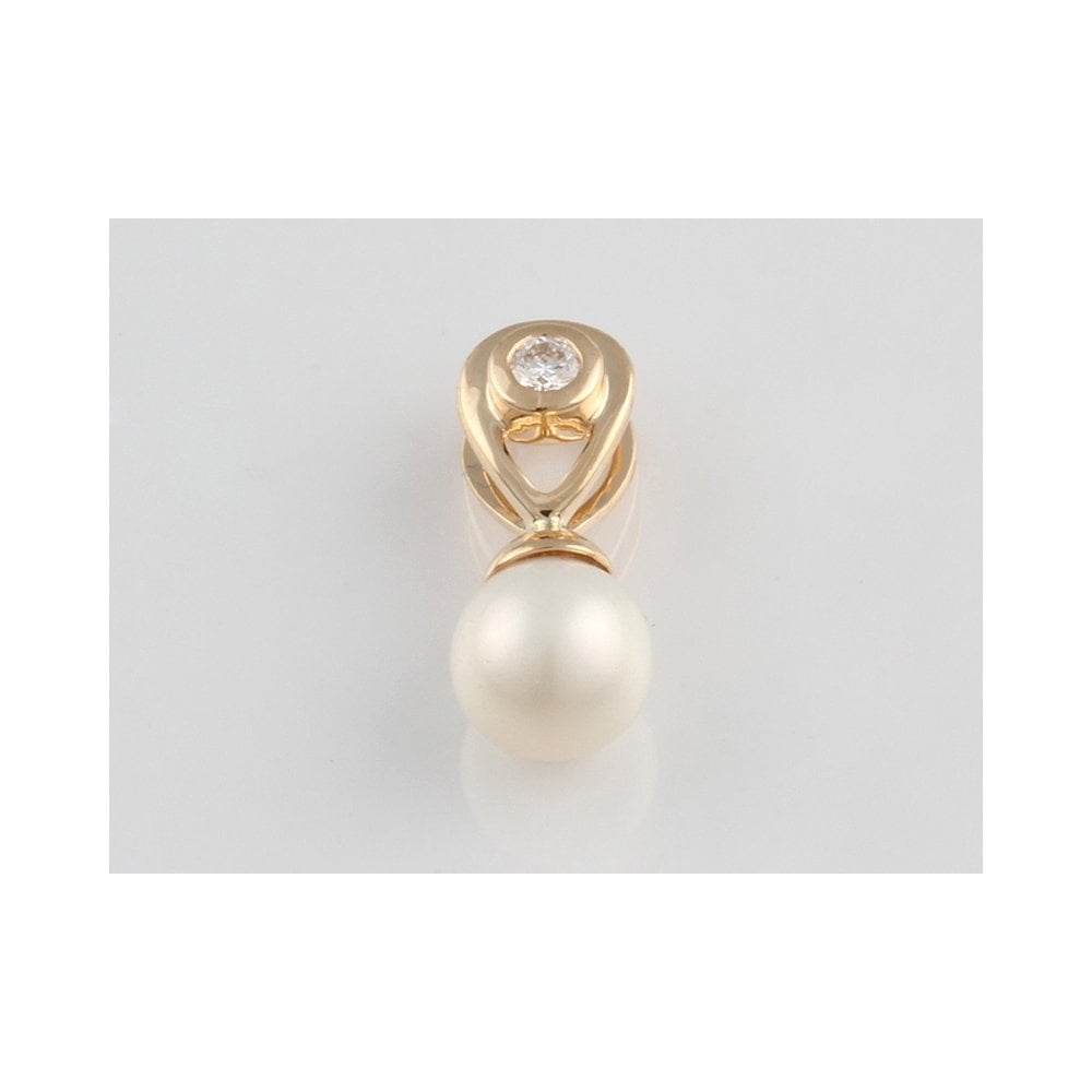 9ct Yellow Gold Pearl and Diamond Pendant