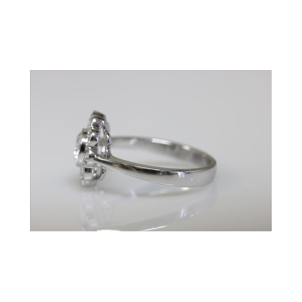 9ct White Gold Laboratory Grown Diamond Cluster Ring ��1.02ct