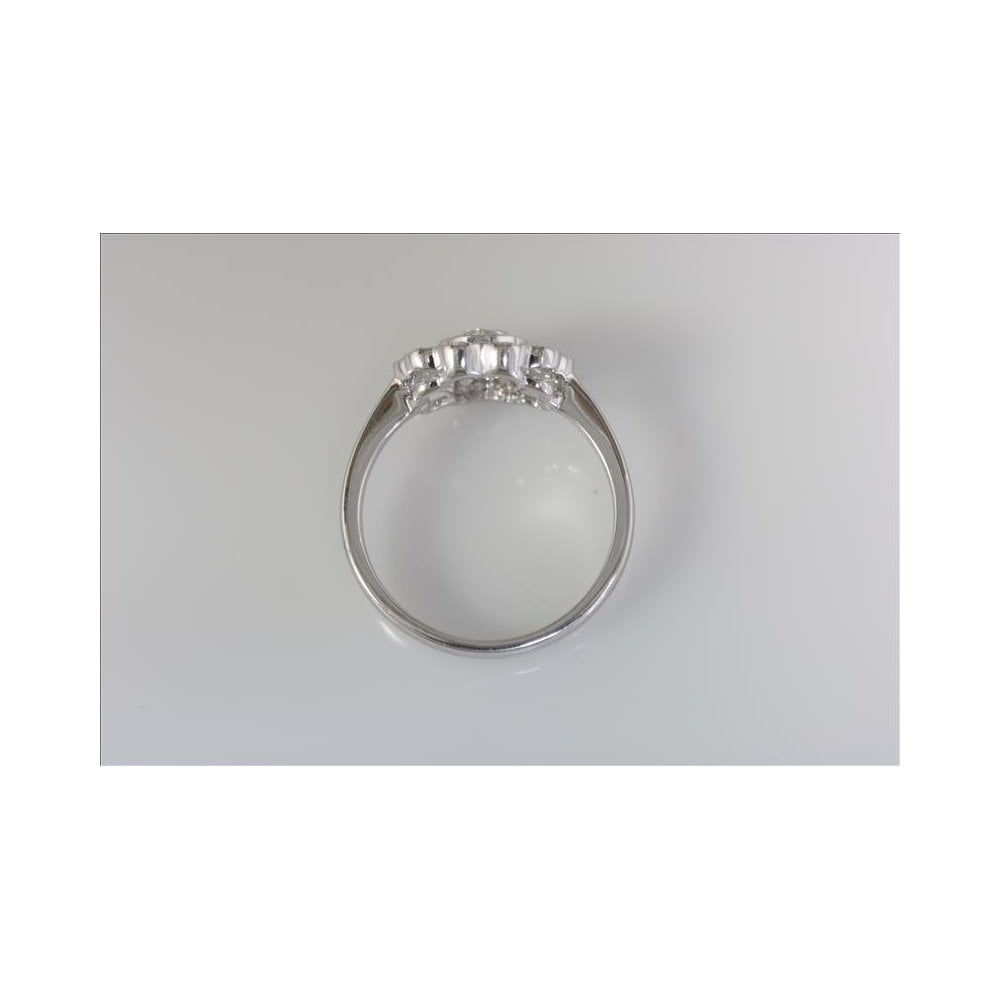 9ct White Gold Laboratory Grown Diamond Cluster Ring ��1.02ct
