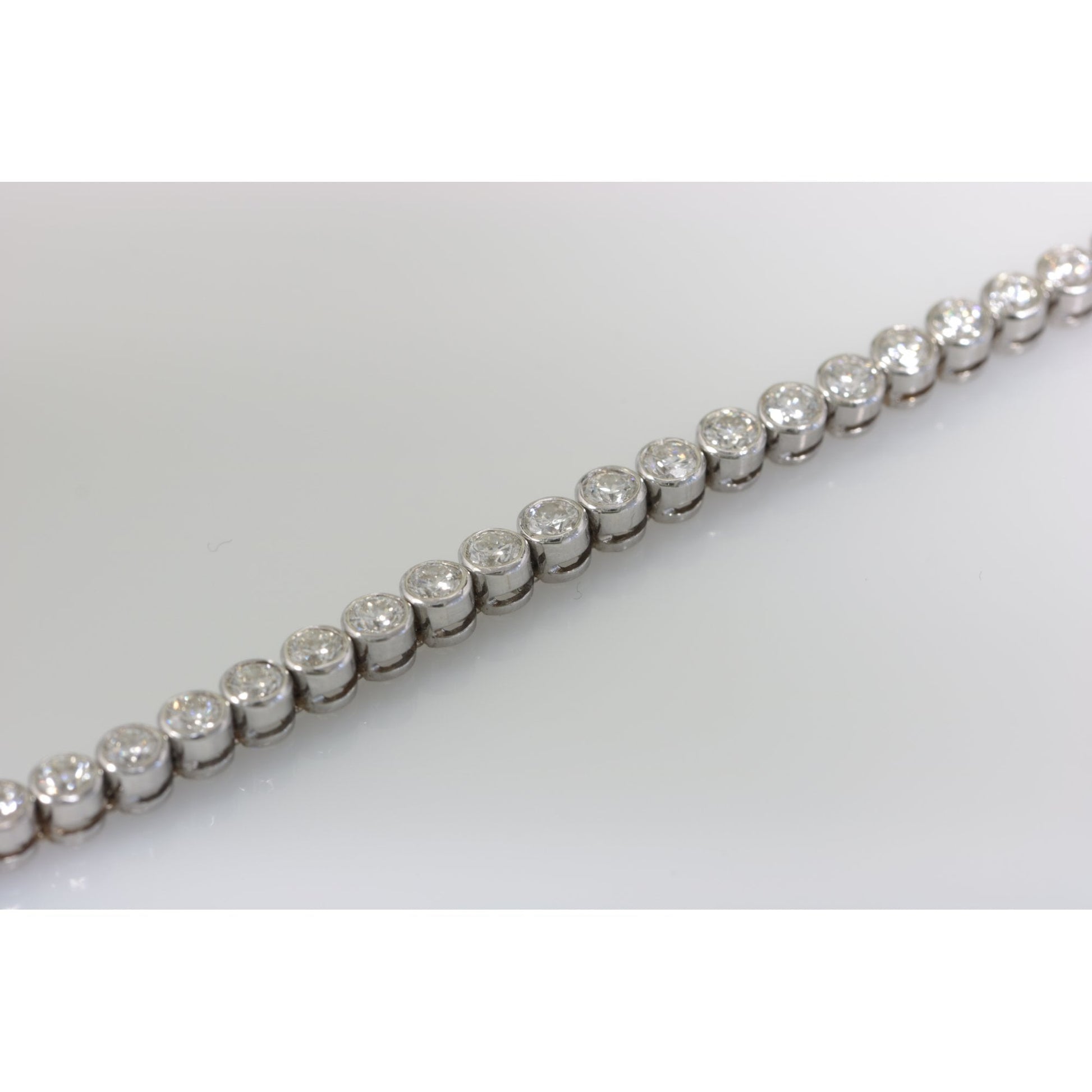 18ct White Gold Diamond Line Bracelet 7.00ct