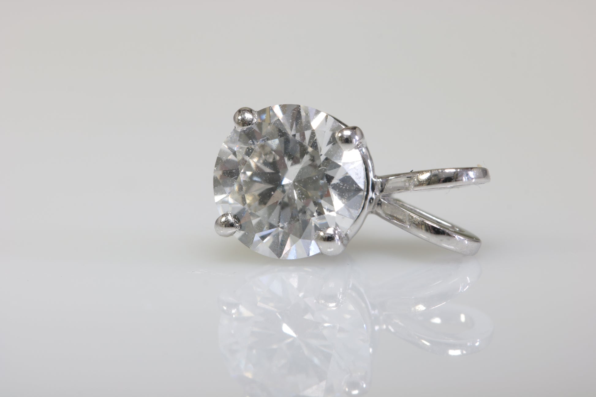 18ct White Gold, Claw Set, GIA Certificated Solitaire Diamond 1.25ct Pendant